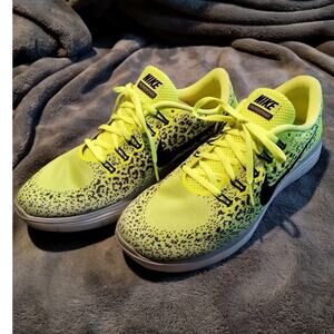 Nike Men's US Size 9.5 Yellow/Black Free Run Distance Sneakers Shoes 827115-701